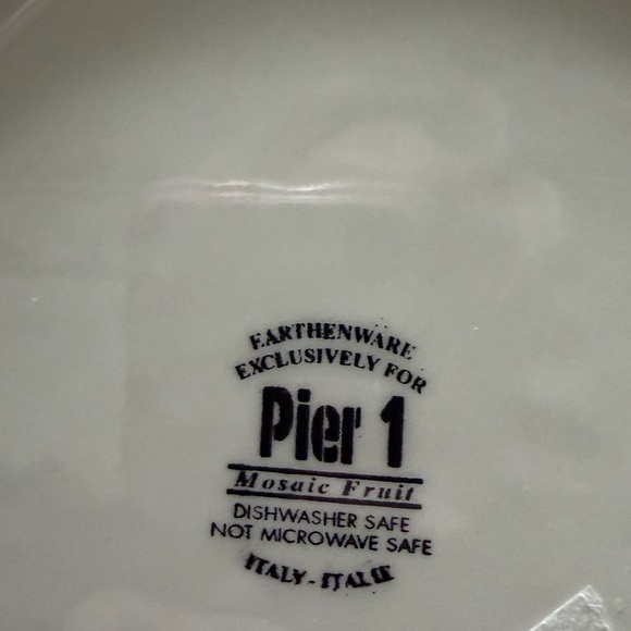 Pier 1 "Mosaic Fruit" dinner plates. Hand painted made in Italy - Picture 3 of 3
